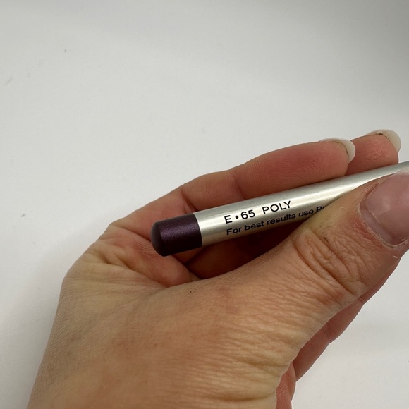 Prestige Eyeliner – Poly ✨🖊️ - Picture 5 of 6